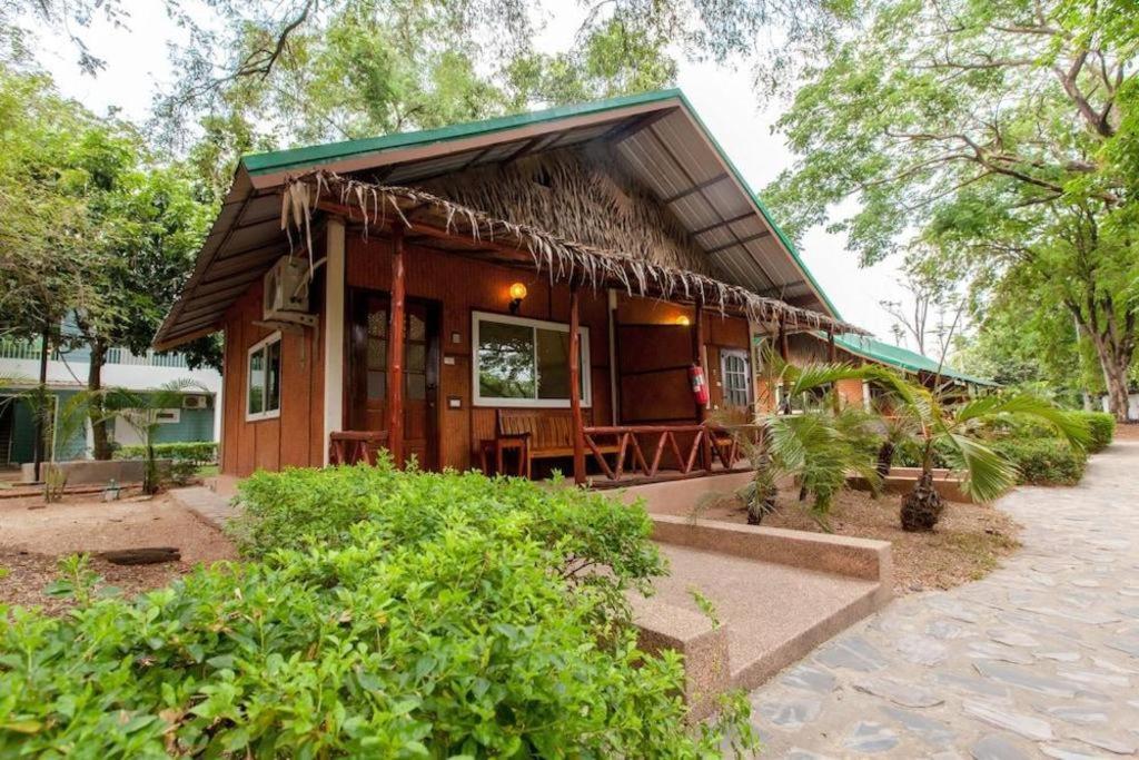 Varee Valley Resort And Restaurant Khon Kaen Extérieur photo