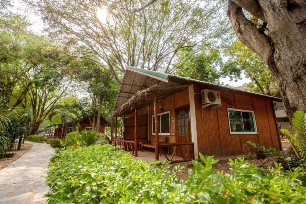 Varee Valley Resort And Restaurant Khon Kaen Extérieur photo